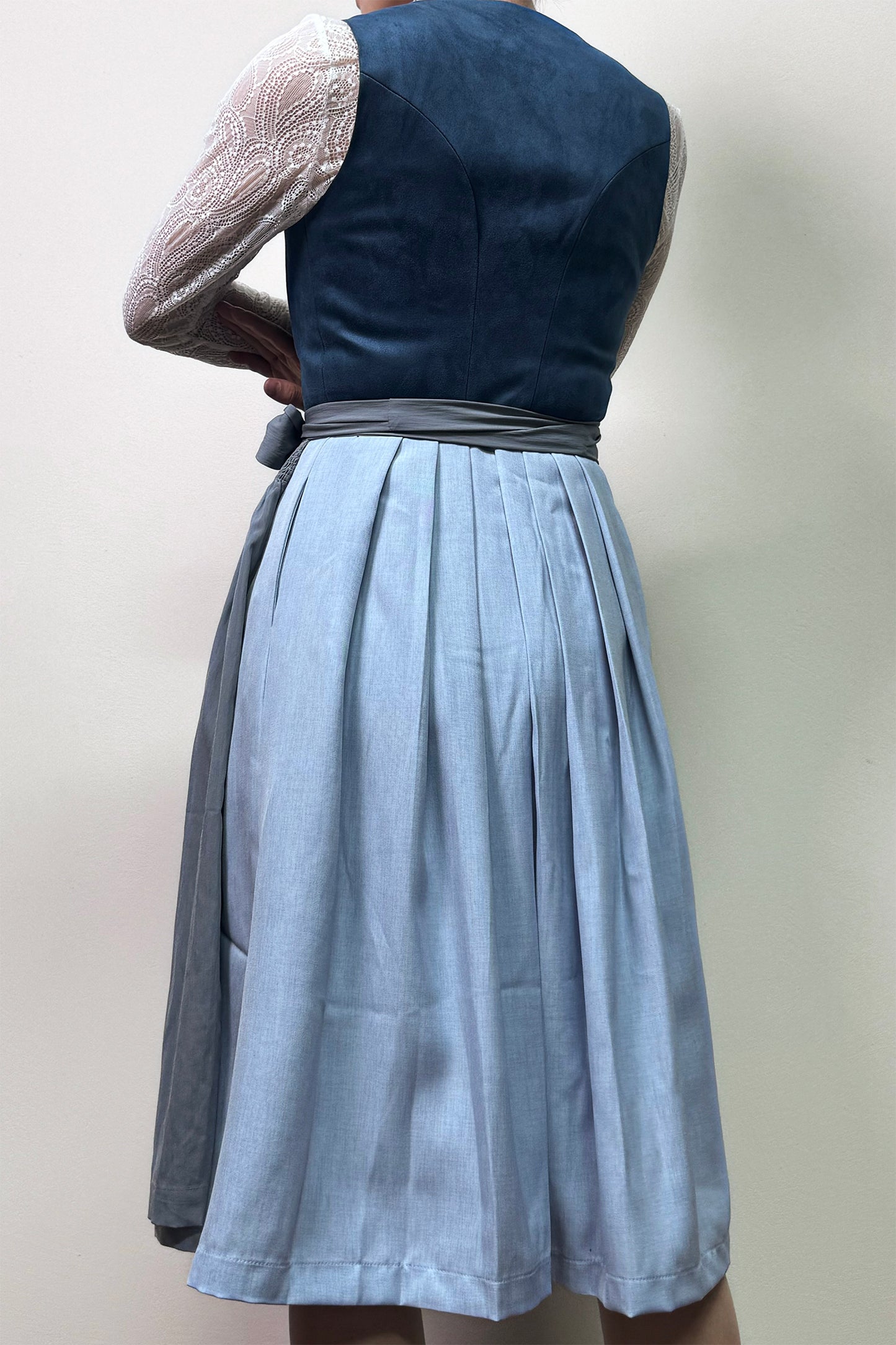 Dunkelblaues Dirndl mit Velours-Mieder Pageant Blue