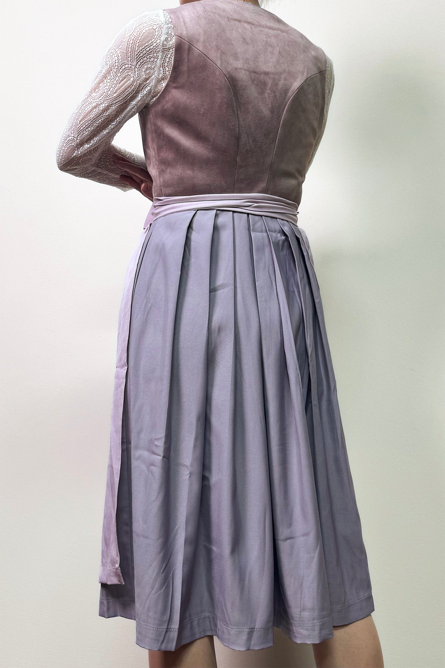 Mauvefarbenes Dirndl mit Velours-Mieder