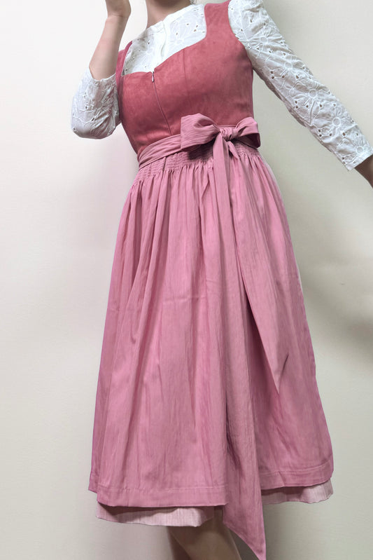 Rosa Farbenes Dirndl mit Velours-Mieder