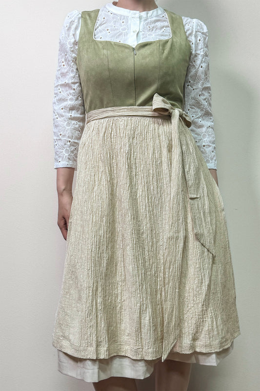 Salbeigrünes Dirndl mit Velours-Mieder