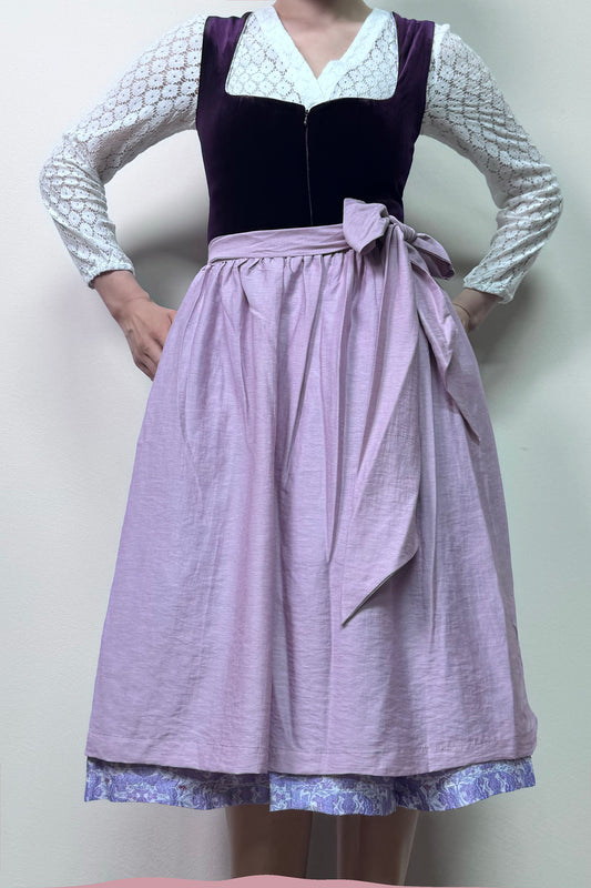 Mauvefarbenes Samt Dirndl mit Blumenmuster Rock