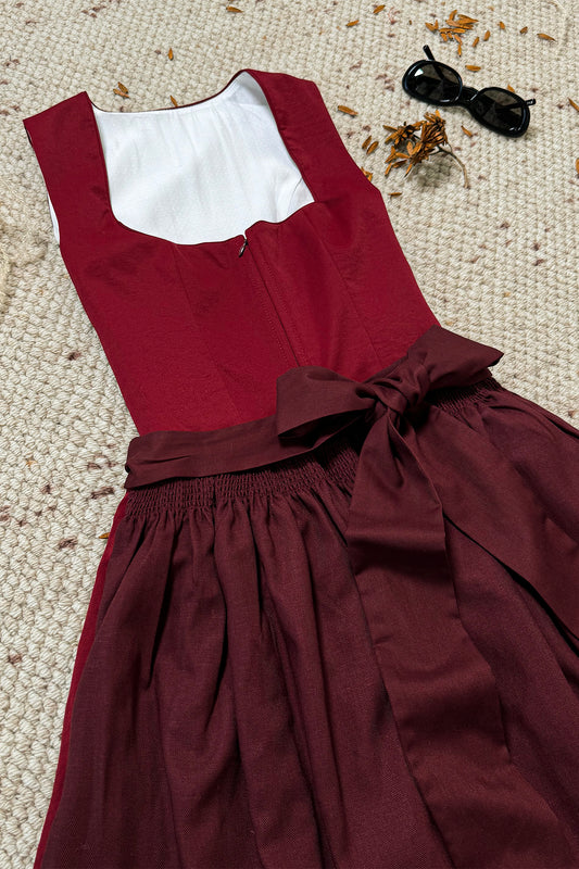 Rot Dirndl mit Wine Schürze