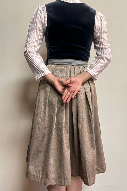 Dustyblau Samt Dirndl mit Gemusterter Rock in Yellow