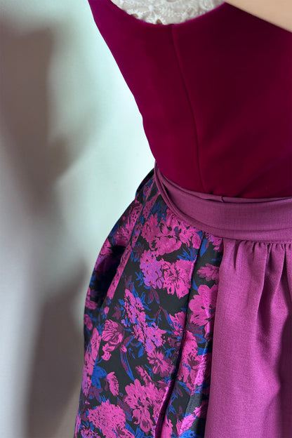 Pinkes Samt Dirndl mit Blumenmuster Rock