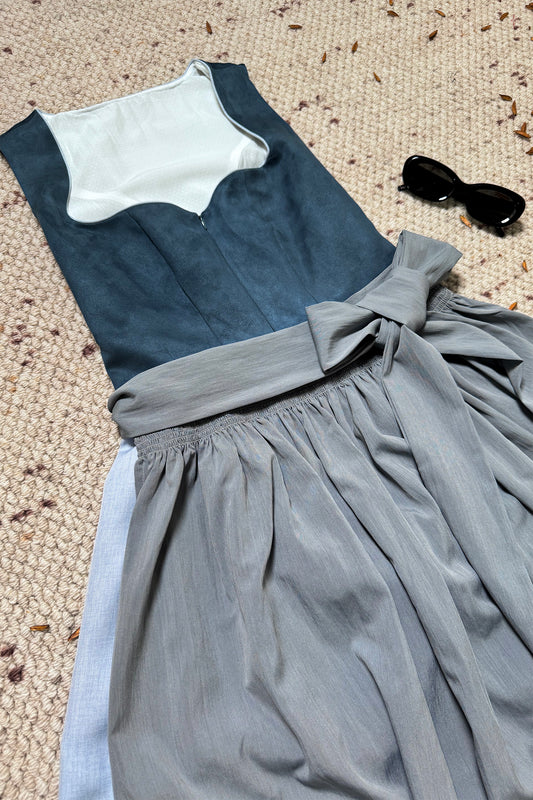 Dunkelblaues Dirndl mit Velours-Mieder Pageant Blue